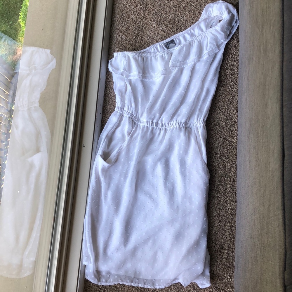 One shoulder white polka dot dress (POCKETS)